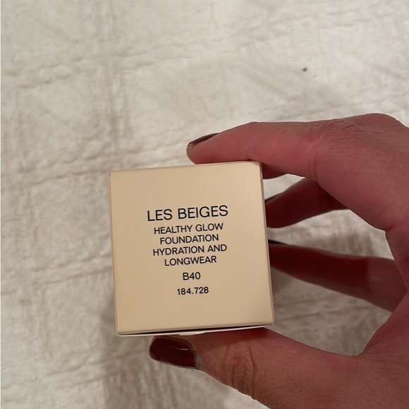 Chanel Les Beiges Healthy Glow Foundation B40 - Picture 3 of 3